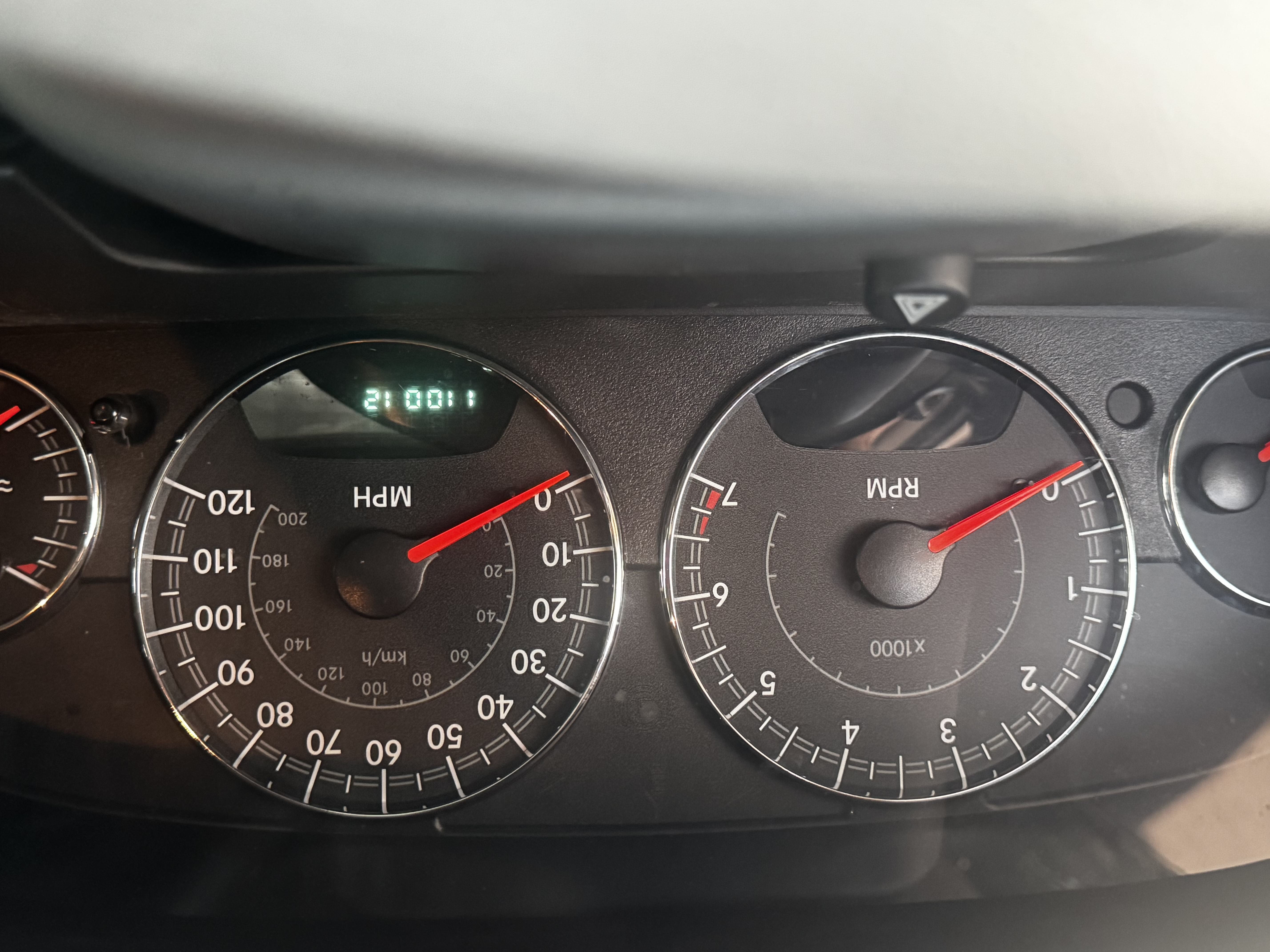 Used 2004 Chrysler Sebring LXi FWD image 8