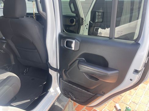 Used 2018 Jeep Wrangler Unlimited Sport S image 11