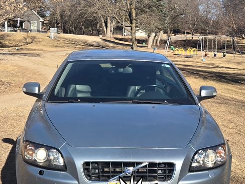 Used 2010 Volvo C70 T5 image 4