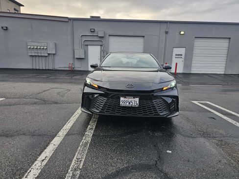 Used 2025 Toyota Camry SE image 8