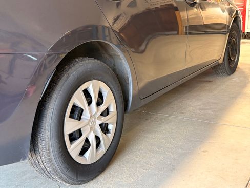 Used 2015 Toyota Corolla LE image 4