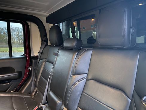 Used 2021 Jeep Gladiator Sport image 21