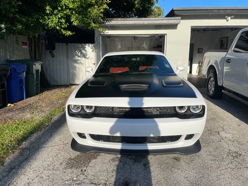 Used 2016 Dodge Challenger SRT Hellcat RWD image 5