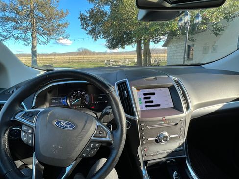 Used 2019 Ford Edge Titanium w/ Cold Weather Package image 4