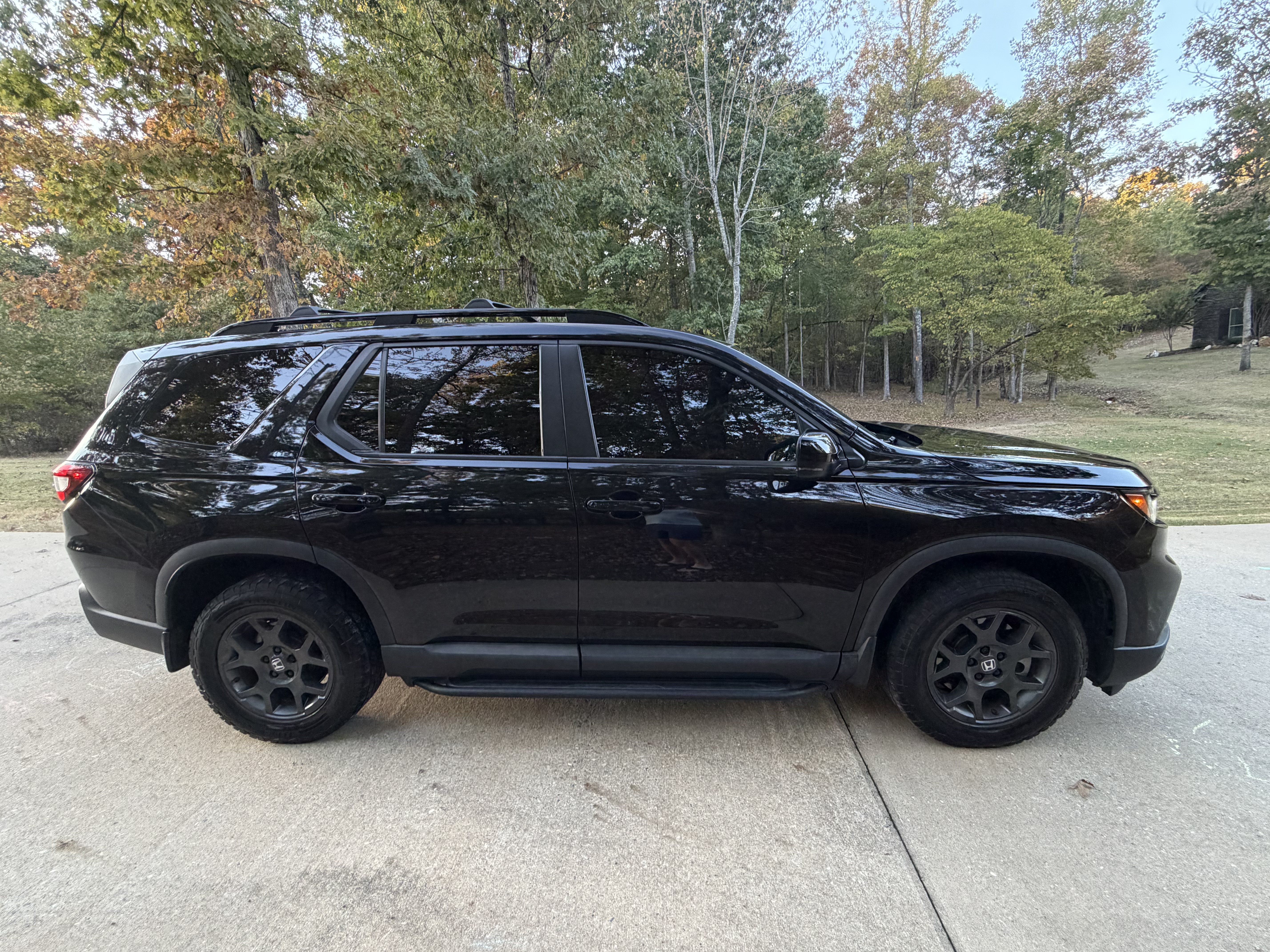 Used 2023 Honda Pilot TrailSport image 11