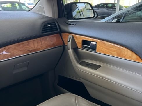 Used 2014 Lincoln MKX FWD w/ Walnut Swirl Wood Package image 17