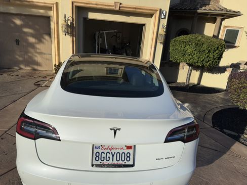 Used 2018 Tesla Model 3 Long Range image 12