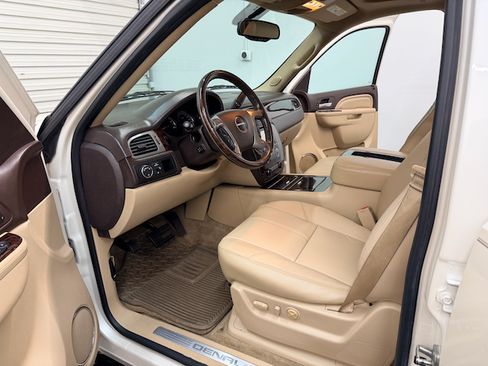 Used 2014 GMC Yukon Denali image 8