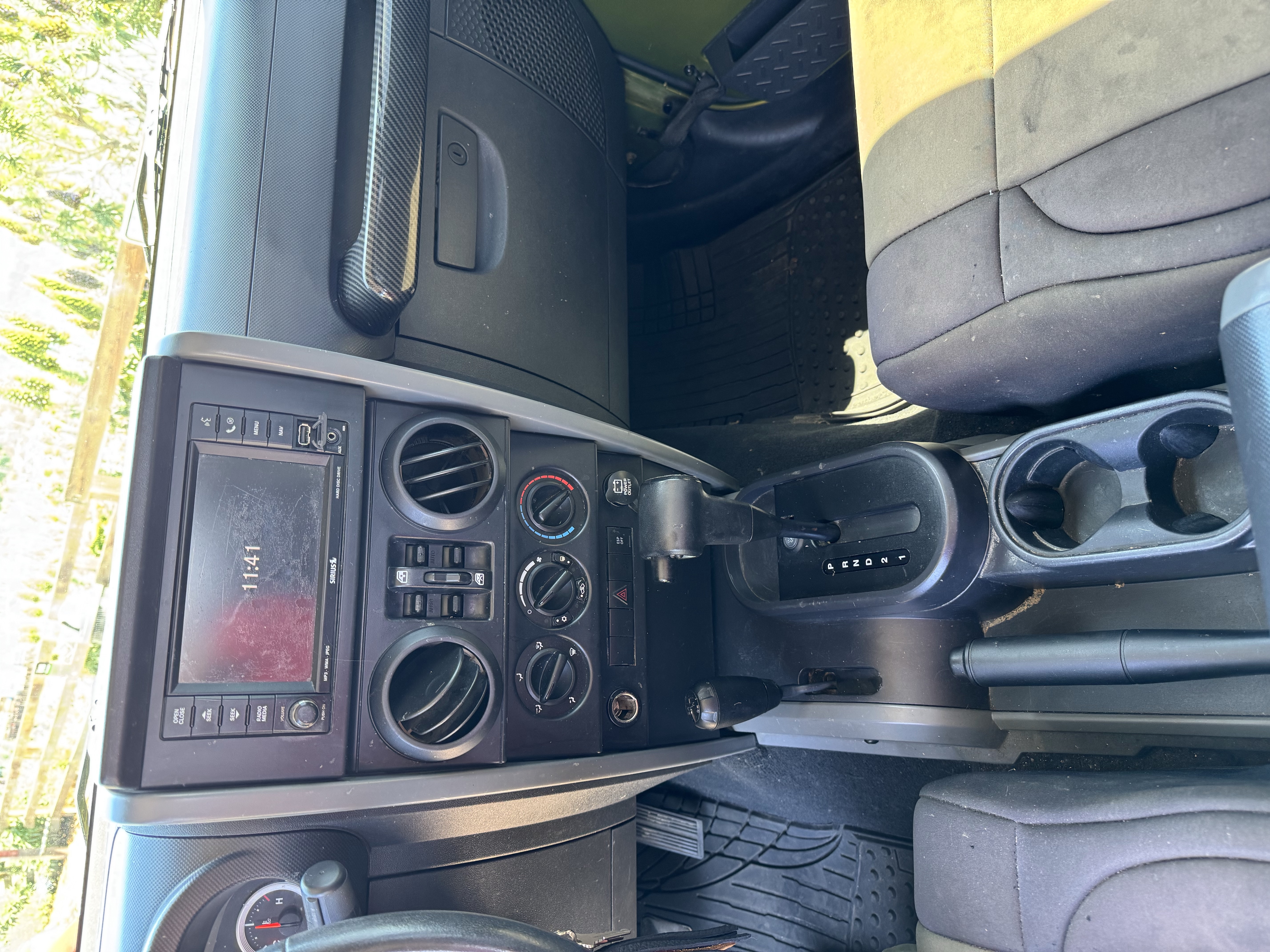 Used 2007 Jeep Wrangler Unlimited Sahara w/ Dual Top Group AWD/4WD image 13