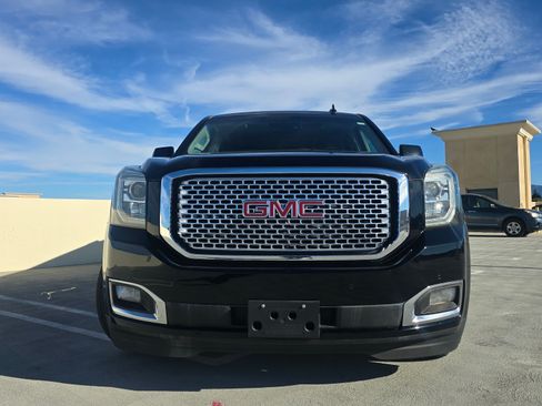 Used 2017 GMC Yukon XL Denali image 2