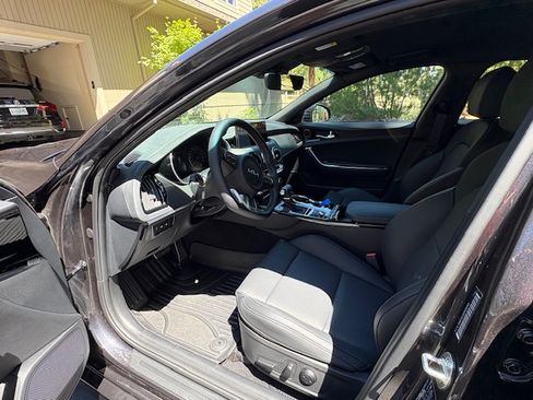 Used 2023 Kia Stinger GT-Line image 2