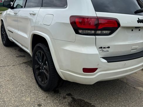 Used 2019 Jeep Grand Cherokee Altitude AWD/4WD image 6