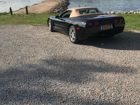 Used 2000 Chevrolet Corvette Convertible w/ Performance Handling Pkg image 13