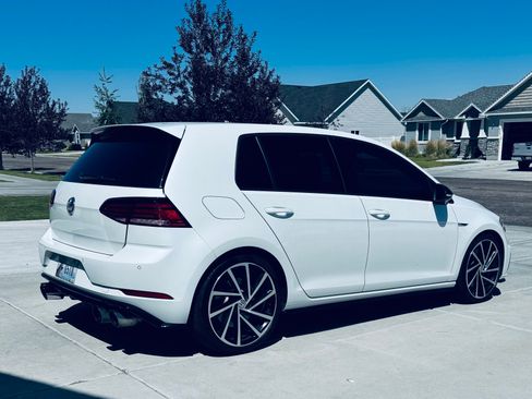 Used 2018 Volkswagen Golf 4-Door image 2