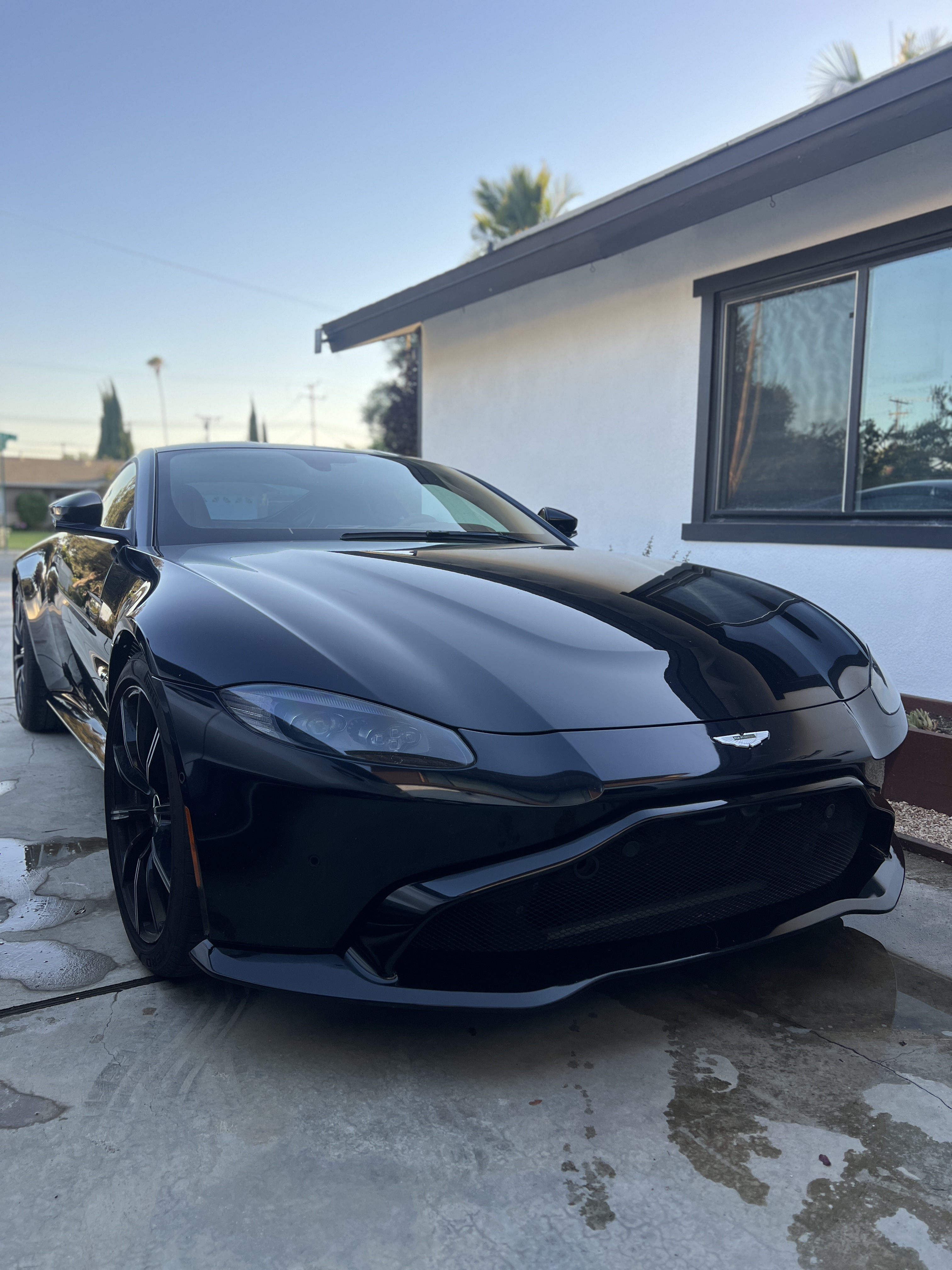 Used 2019 Aston Martin V8 Vantage Coupe RWD image 13