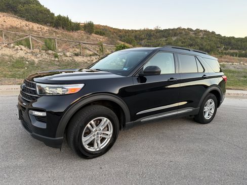 Used 2021 Ford Explorer XLT w/ Equipment Group 202A image 13