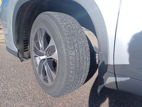 Used 2020 Toyota Highlander XLE image 8