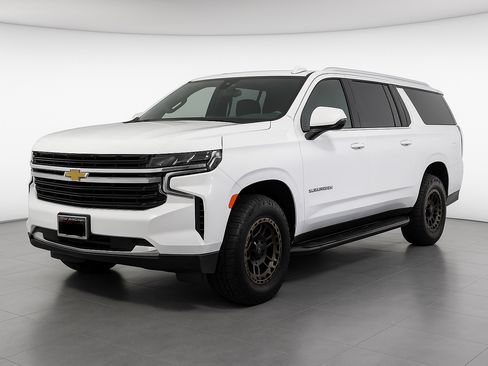 Used 2021 Chevrolet Suburban LT image 4