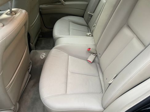 Used 2004 INFINITI M45 w/ Technology Pkg image 11