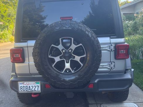Used 2018 Jeep Wrangler Unlimited Rubicon AWD/4WD image 11