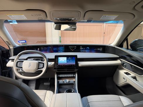 Used 2024 Lincoln Nautilus Reserve w/ Equipment Group 202A image 14