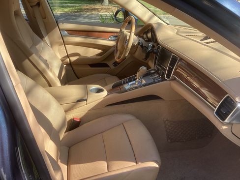 Used 2014 Porsche Panamera 4 image 10