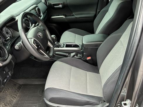 Used 2022 Toyota Tacoma TRD Off-Road w/ TRD Premium Off Road Package image 6