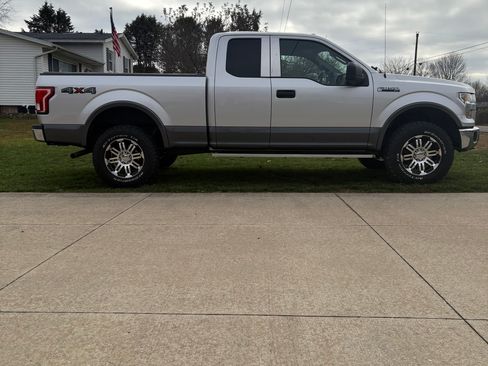 Used 2015 Ford F150 XLT w/ Trailer Tow Package image 4