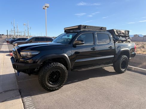 Used 2018 Toyota Tacoma TRD Off-Road w/ Technology Package AWD/4WD image 1
