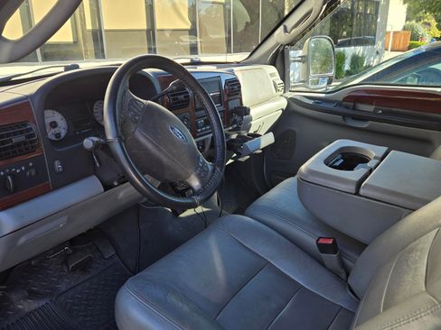 Used 2006 Ford F250 Lariat image 10