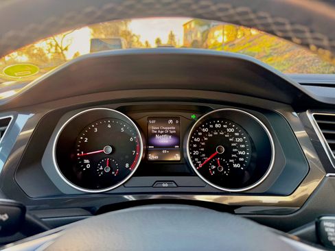 Used 2020 Volkswagen Tiguan SE R-Line image 12