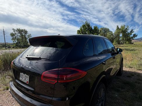Used 2018 Porsche Cayenne Platinum Edition AWD/4WD image 2