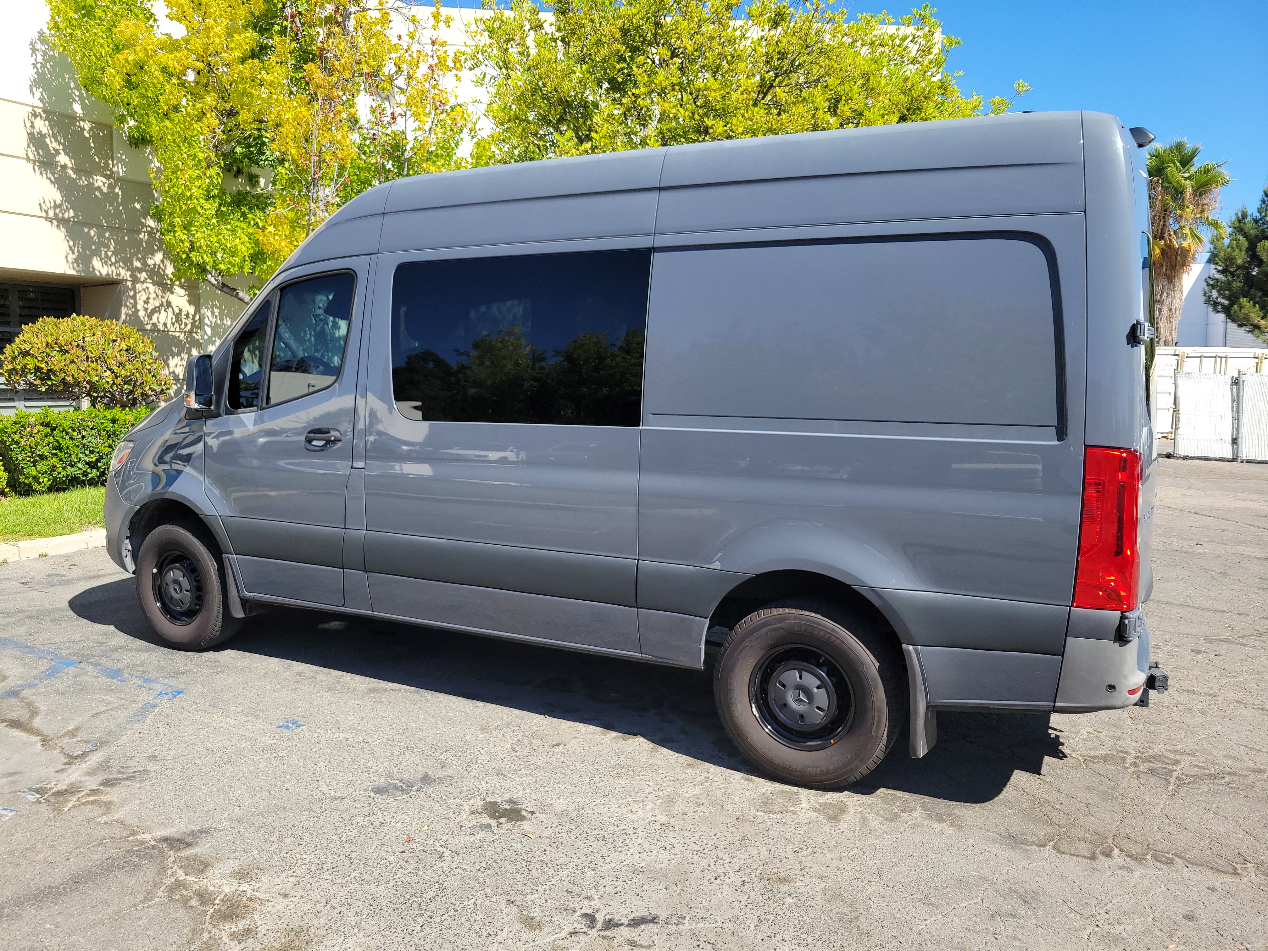 Used 2021 Mercedes-Benz Sprinter 2500 image 2