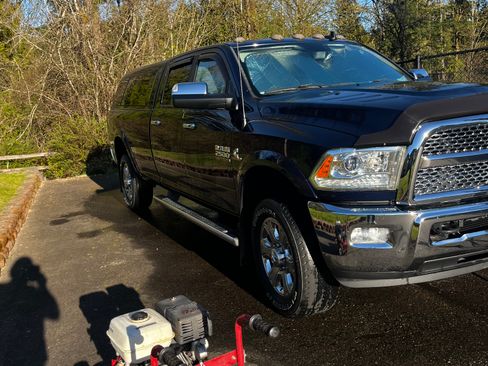 Used 2014 RAM 2500 Laramie w/ Cold Weather Group image 5