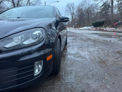 Used 2010 Volkswagen GTI 4-Door image 15