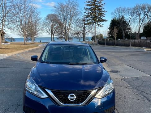 Used 2018 Nissan Sentra SV image 2