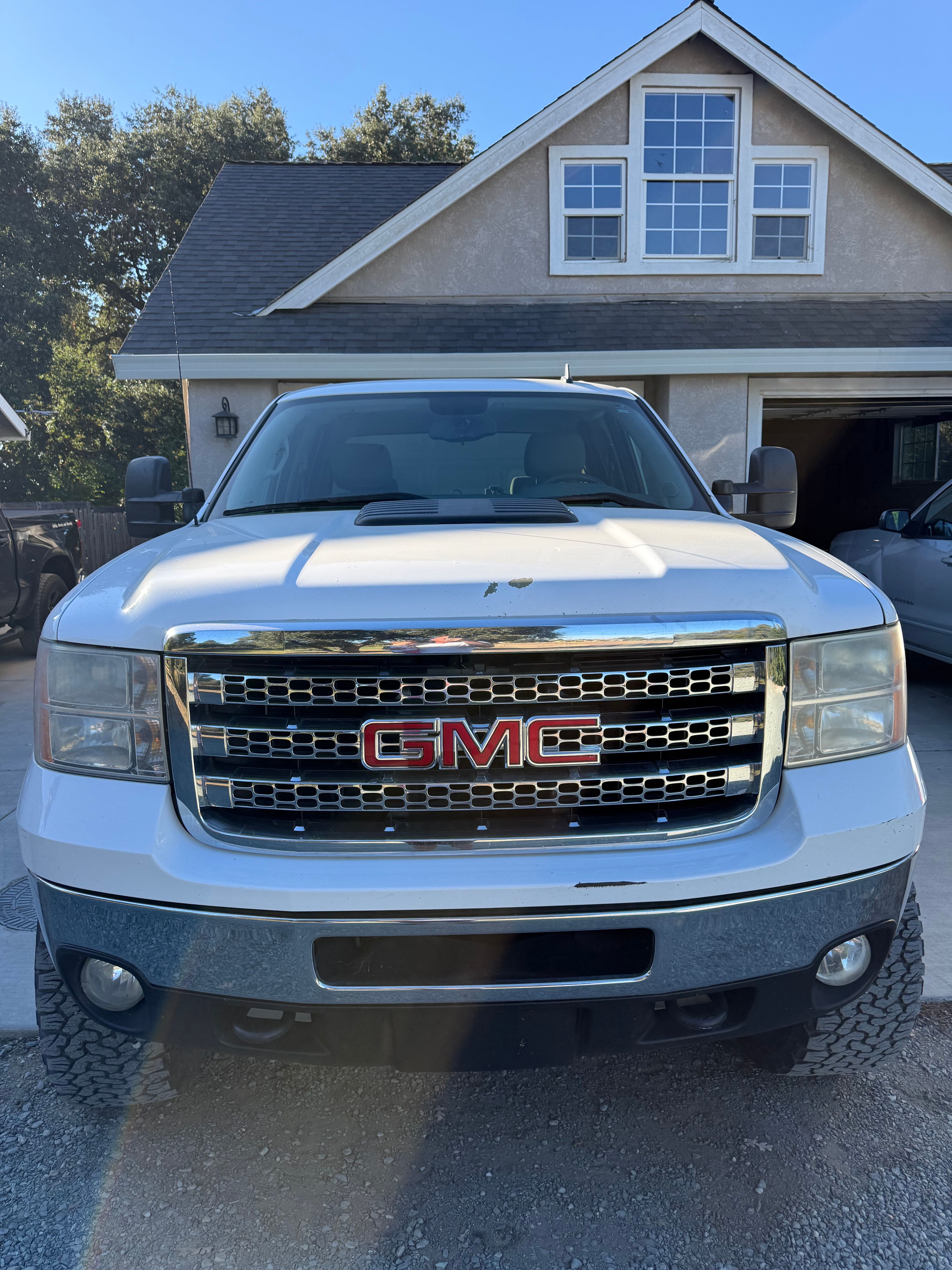 Used 2014 GMC Sierra 2500 SLE w/ SLE Preferred Package AWD/4WD image 4