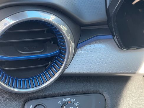 Used 2025 Chevrolet Trax LT w/ Driver Confidence Package image 17