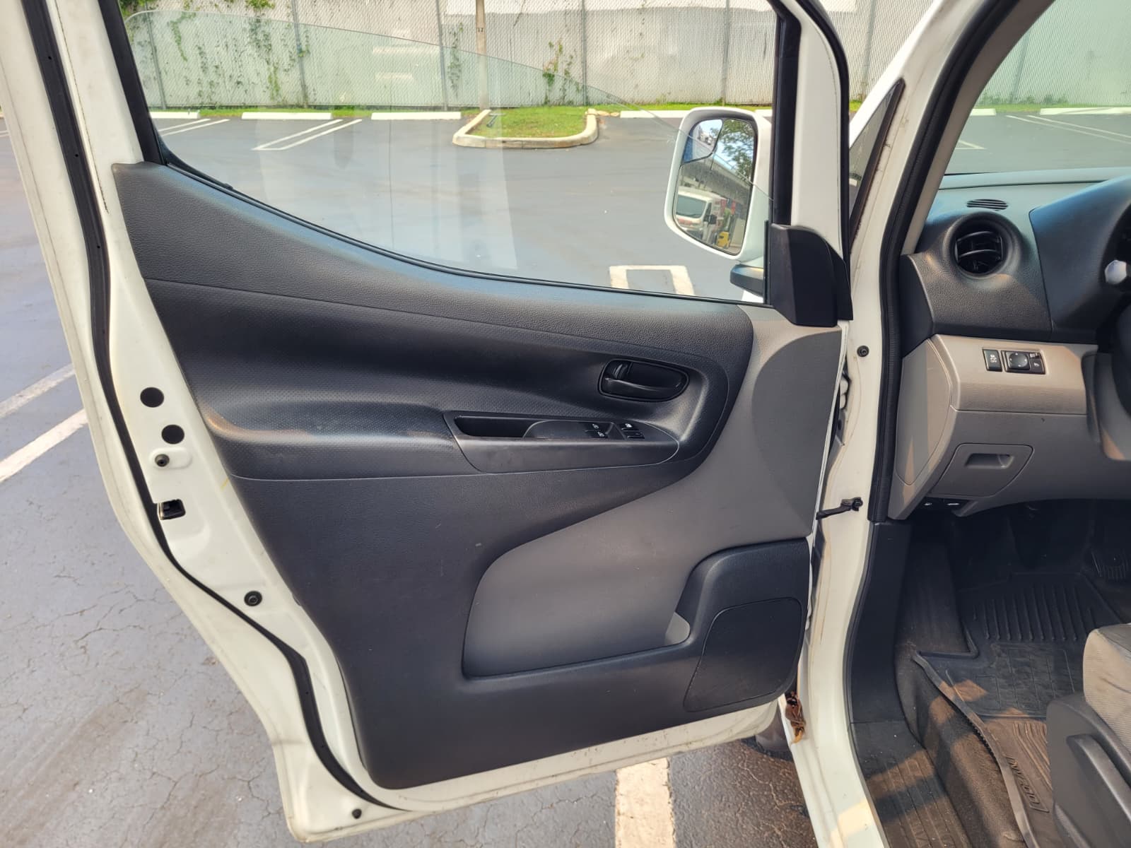 Used 2015 Nissan NV200 SV w/ Technology Package FWD image 11