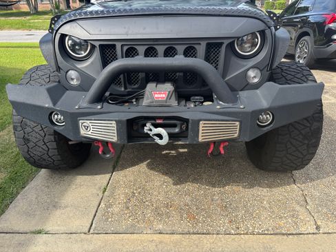 Used 2018 Jeep Wrangler Unlimited Sahara AWD/4WD image 6