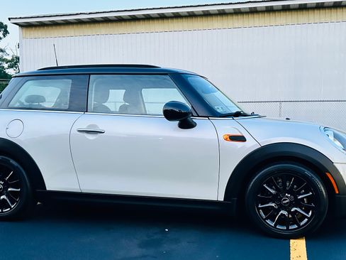 Used 2017 MINI Cooper 2-Door Hardtop image 1