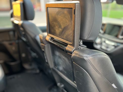 Used 2021 Chrysler Pacifica Touring-L w/ Uconnect Theater Family Group FWD image 21