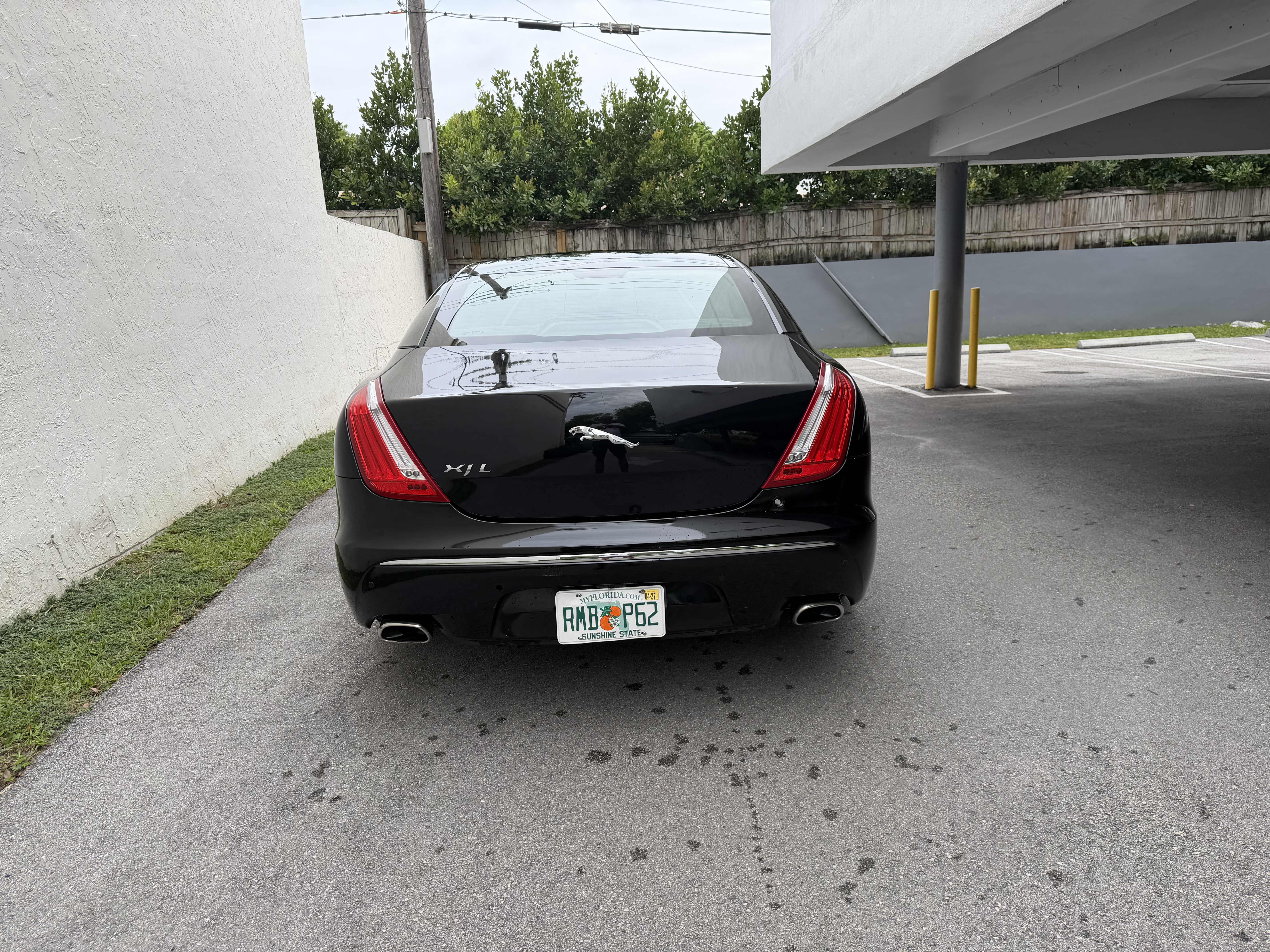 Used 2012 Jaguar XJ L RWD image 4