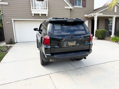 Used 2017 Toyota 4Runner TRD Off-Road Premium image 5