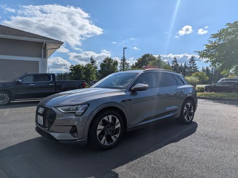Used 2021 Audi e-tron Premium w/ Convenience Plus Package AWD/4WD image 6
