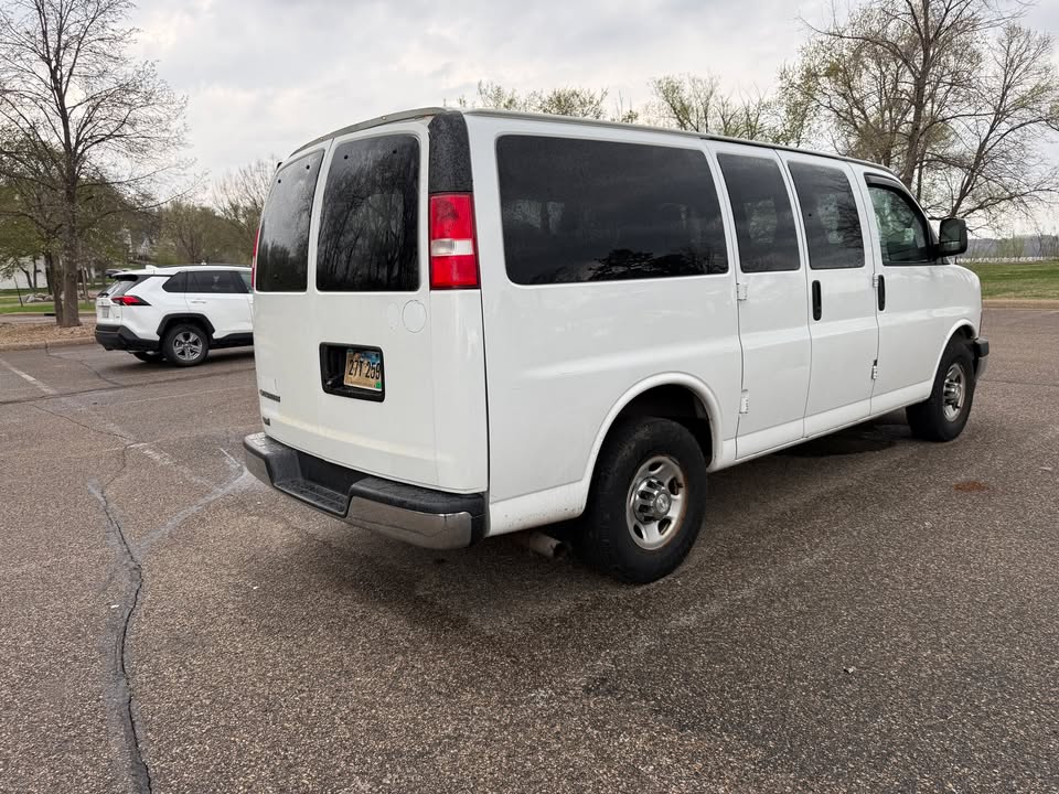 Used 2018 Chevrolet Express 2500 LT w/ LT Preferred Equipment Group RWD image 4