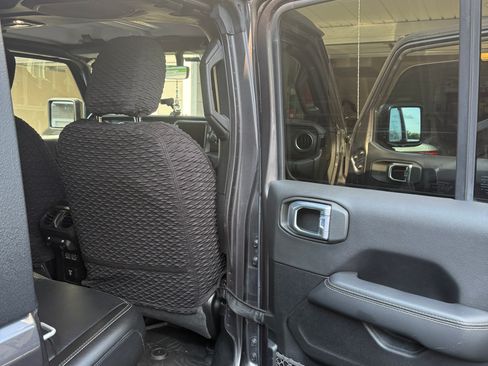 Used 2021 Jeep Wrangler Unlimited Sahara w/ Cold Weather Group AWD/4WD image 15
