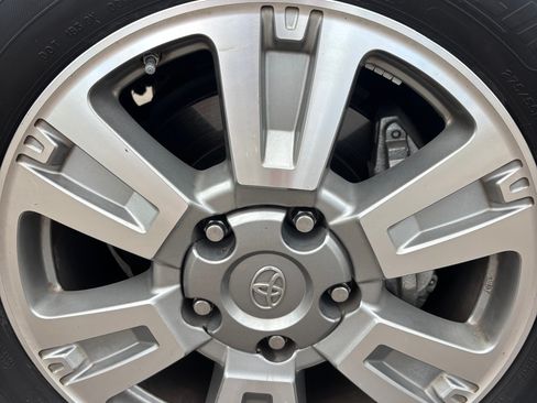 Used 2019 Toyota Tundra SR5 w/ SR5 Convenience Package RWD image 15