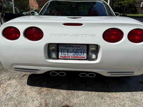 Used 2004 Chevrolet Corvette Coupe RWD image 15