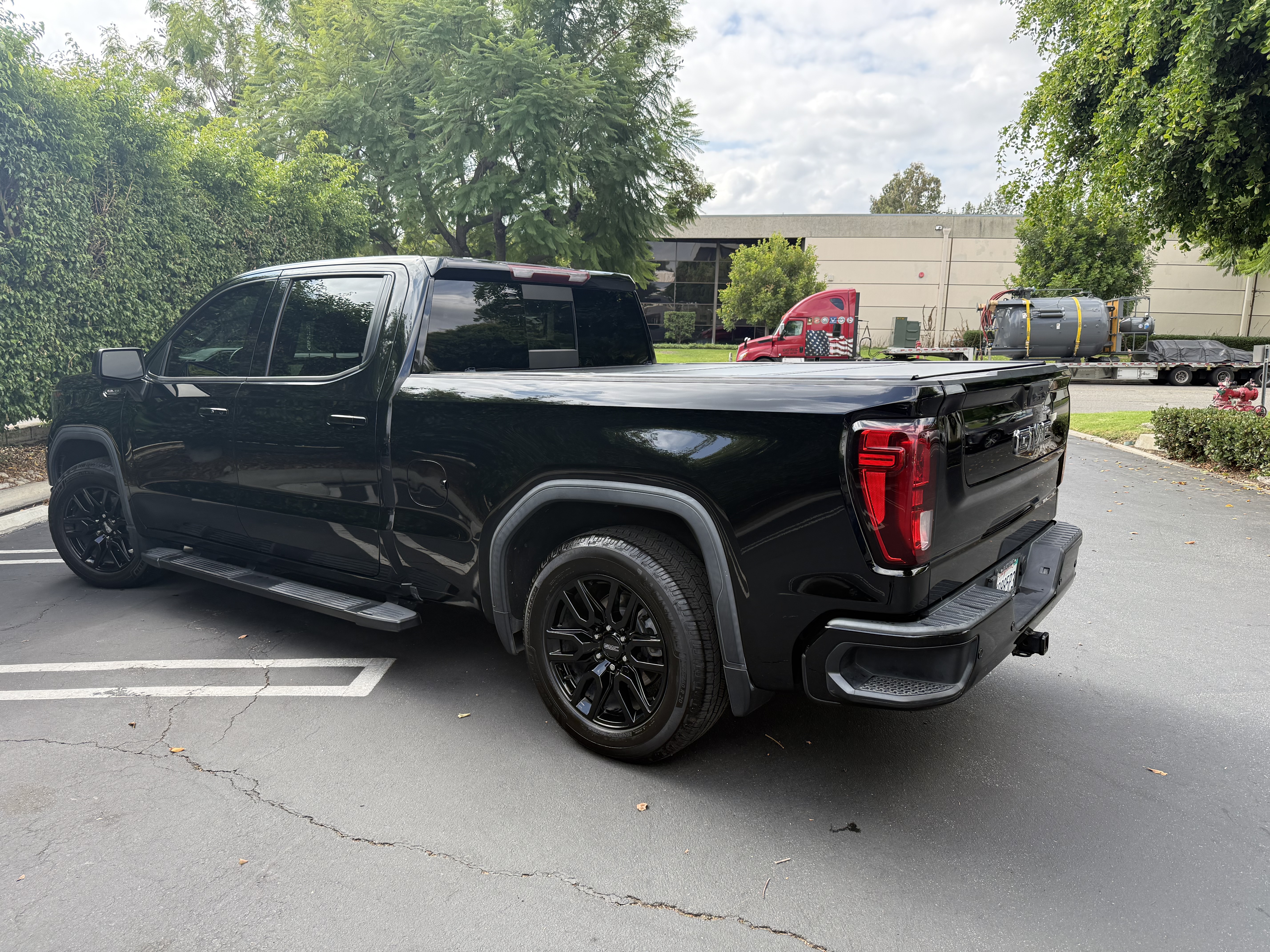Used 2022 GMC Sierra 1500 Elevation w/ Elevation Premium Package AWD/4WD image 10